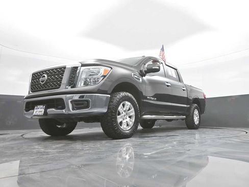 Used 2017 Nissan Titan SV AWD/4WD image 36