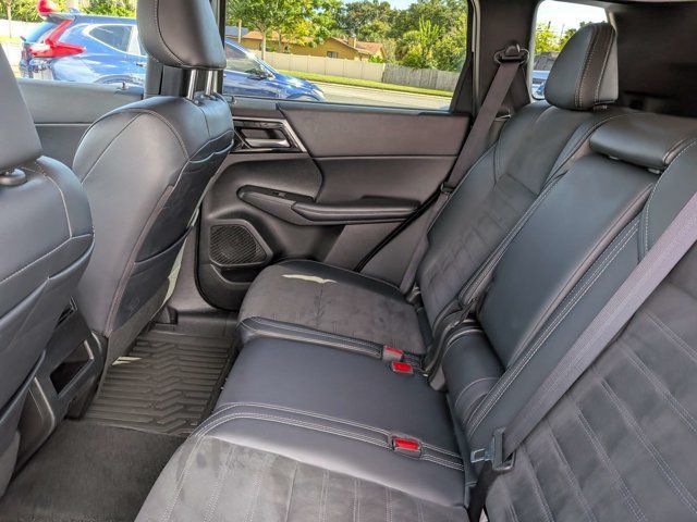 Used 2024 Mitsubishi Outlander SE FWD image 17