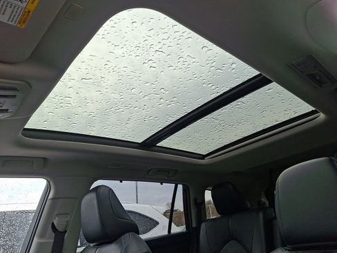 Used 2022 Toyota Highlander Platinum image 16