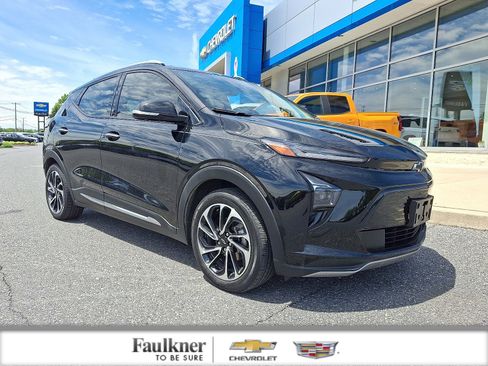 Certified 2023 Chevrolet Bolt EUV Premier w/ Sun & Sound Package FWD image 1