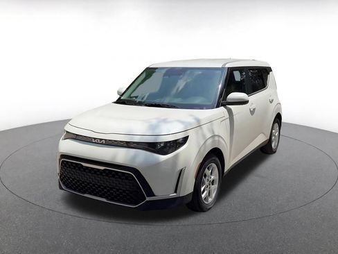 Used 2025 Kia Soul LX w/ LX Technology Package FWD image 6