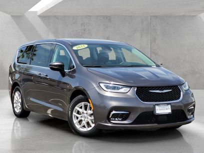 Used 2023 Chrysler Pacifica Touring-L