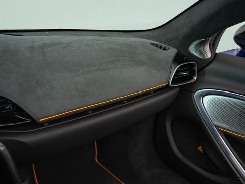 Used 2025 McLaren Artura Spider RWD image 15