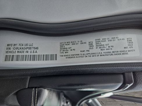 Used 2023 Jeep Grand Cherokee L Laredo image 29