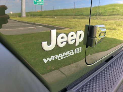 Used 2021 Jeep Wrangler Unlimited Sport AWD/4WD image 9