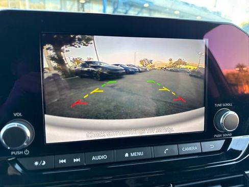 Used 2025 Nissan Pathfinder SV image 19