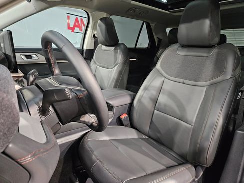 Used 2025 Ford Explorer Active w/ Active Comfort Package AWD/4WD image 24