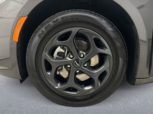 Used 2022 Chrysler Pacifica Limited w/ S Appearance Package image 29