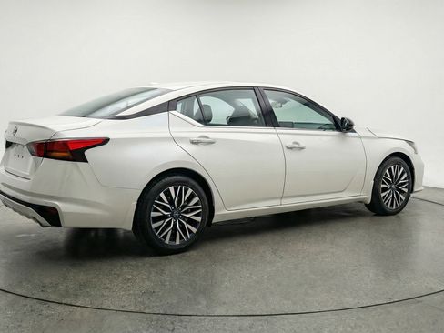 Used 2025 Nissan Altima 2.5 SV image 9