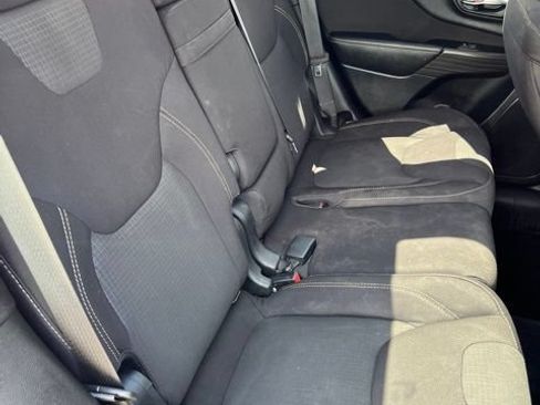 Used 2016 Jeep Cherokee Latitude w/ Comfort/Convenience Group AWD/4WD image 13