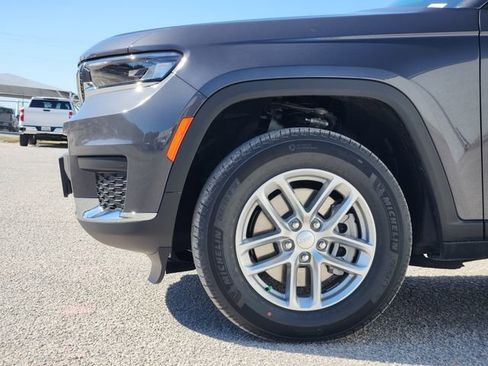 New 2025 Jeep Grand Cherokee L Laredo w/ Luxury Tech Group I AWD/4WD image 5