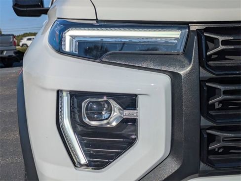 Used 2024 Chevrolet Suburban Premier w/ Premium Package image 10