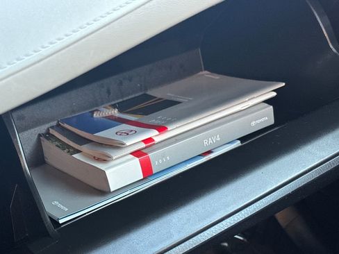 Used 2015 Toyota RAV4 LE image 28