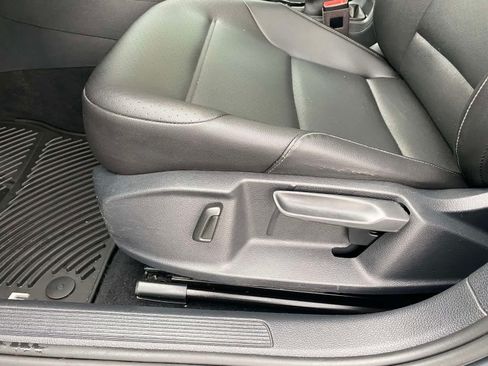 Used 2019 Volkswagen Golf SE w/ Driver Assistance Package FWD image 11