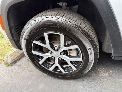 Certified 2025 Jeep Grand Cherokee L Limited w/ Luxury Tech Group II image 36