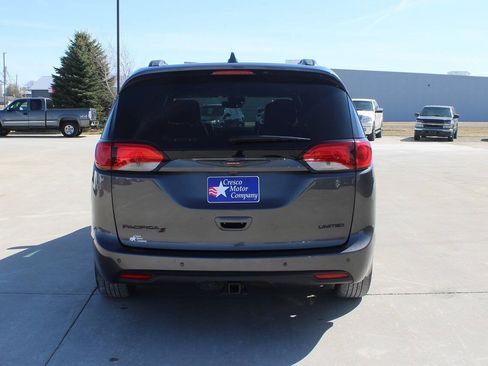 Used 2020 Chrysler Pacifica Limited w/ Quick Order Package 27H Red S FWD image 6