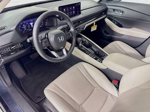 Used 2025 Honda Accord Touring image 11