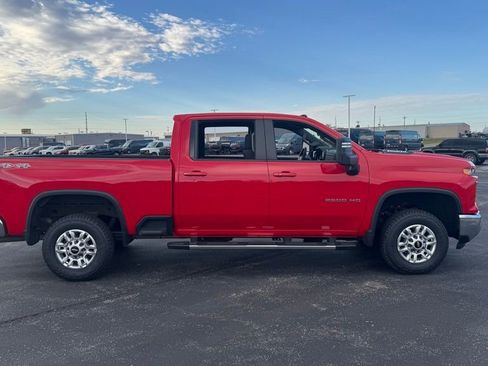 Used 2024 Chevrolet Silverado 2500 LT w/ Convenience Package image 8