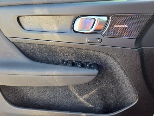 Certified 2023 Volvo C40 P8 Recharge Ultimate AWD/4WD image 39
