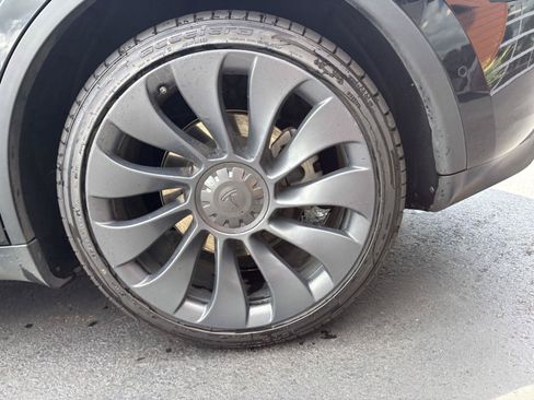 Used 2021 Tesla Model Y Long Range AWD/4WD image 11