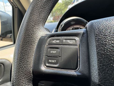 Used 2018 Dodge Grand Caravan SE w/ UConnect Hands-Free Group FWD image 15