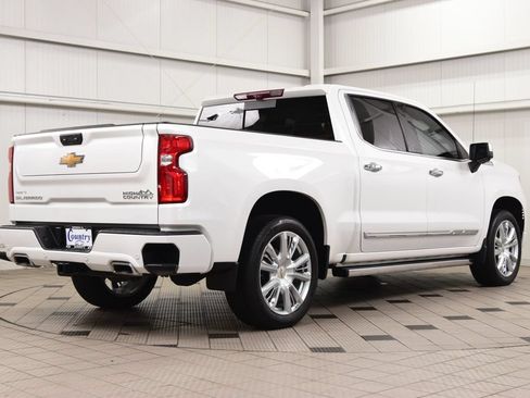 Used 2024 Chevrolet Silverado 1500 High Country AWD/4WD image 8