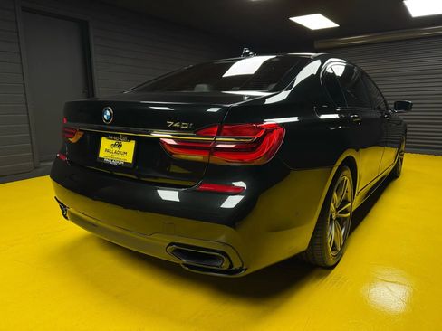 Used 2016 BMW 740i image 6