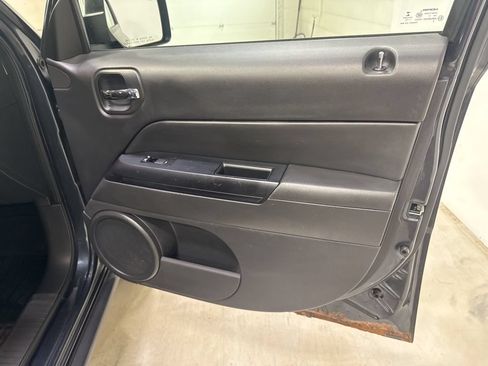 Used 2014 Jeep Patriot Sport w/ Power Value Group FWD image 30