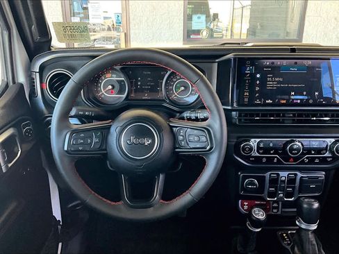 Used 2024 Jeep Wrangler Unlimited Rubicon image 5