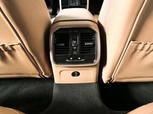Certified 2024 Porsche Macan w/ Premium Plus Package AWD/4WD image 21