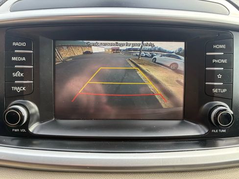 Used 2019 Kia Sorento LX image 23