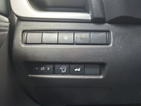 Used 2025 Nissan Rogue SV image 10