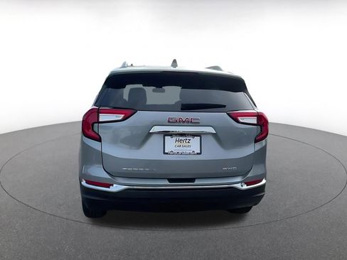Used 2024 GMC Terrain SLT image 12
