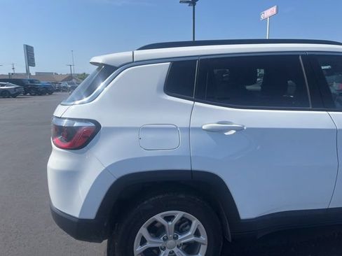 Used 2024 Jeep Compass Latitude AWD/4WD image 10