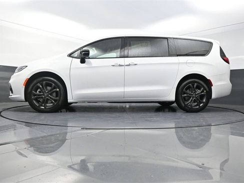 New 2026 Chrysler Pacifica Select image 20