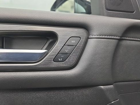 Used 2025 Nissan Armada SL image 25