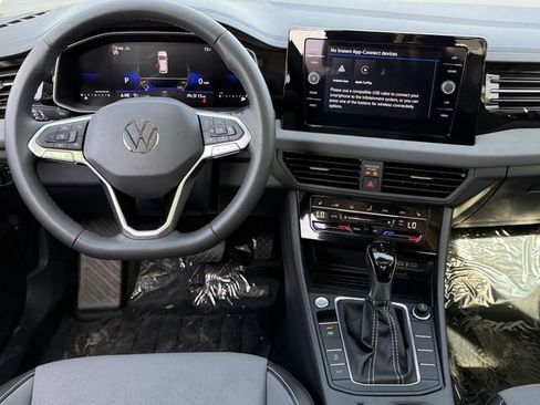 New 2026 Volkswagen Jetta SE FWD image 9