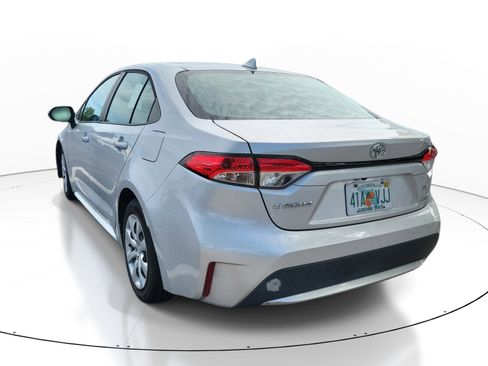 Used 2021 Toyota Corolla LE FWD image 4
