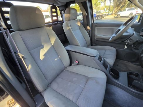 Used 2006 Dodge Dakota ST w/ Sport Appearance Group image 17