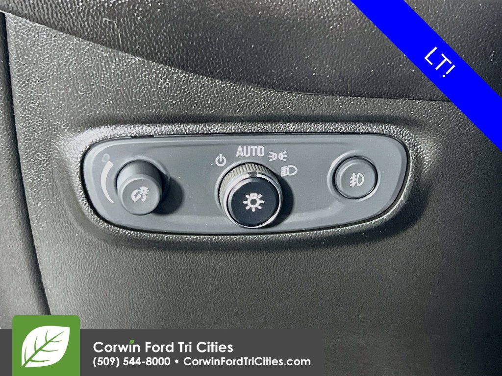 Used 2020 Chevrolet Equinox LT w/ Driver Convenience Package AWD/4WD image 18
