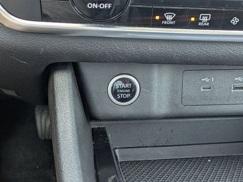 Used 2023 Nissan Rogue SV AWD/4WD image 31