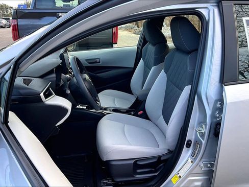 Used 2022 Toyota Corolla LE image 9