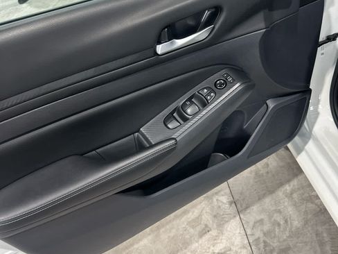 Used 2025 Nissan Altima 2.5 SV FWD image 16