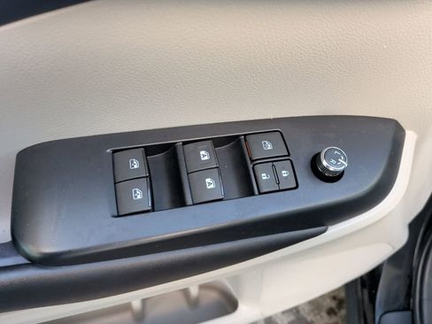 Used 2019 Toyota Highlander XLE image 15