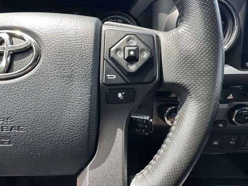 Used 2017 Toyota Tacoma TRD Sport w/ Premium & Technology Package AWD/4WD image 13