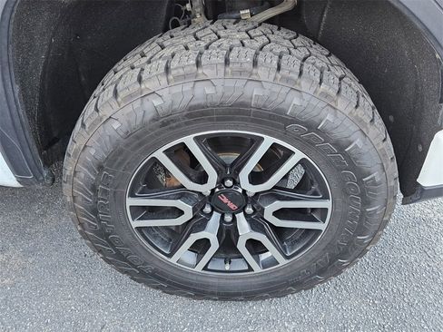 Used 2022 GMC Sierra 1500 AT4 w/ AT4 Premium Package image 9