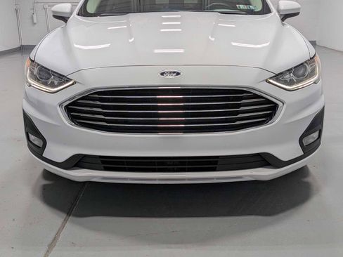Used 2020 Ford Fusion SE w/ Equipment Group 151A image 2