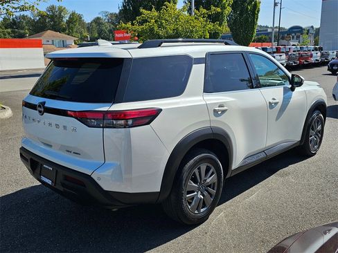 Certified 2024 Nissan Pathfinder SV image 5