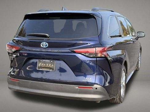 Used 2022 Toyota Sienna XLE w/ XLE Plus Package AWD/4WD image 5