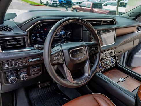 Used 2024 GMC Yukon XL Denali Ultimate AWD/4WD image 17